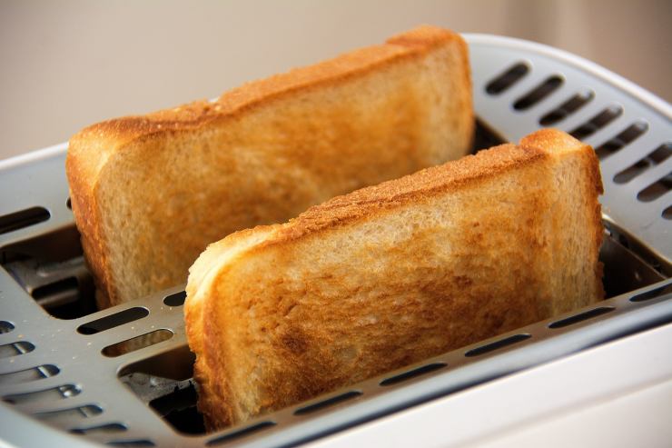 Il pane tostato è pericoloso da mangiare